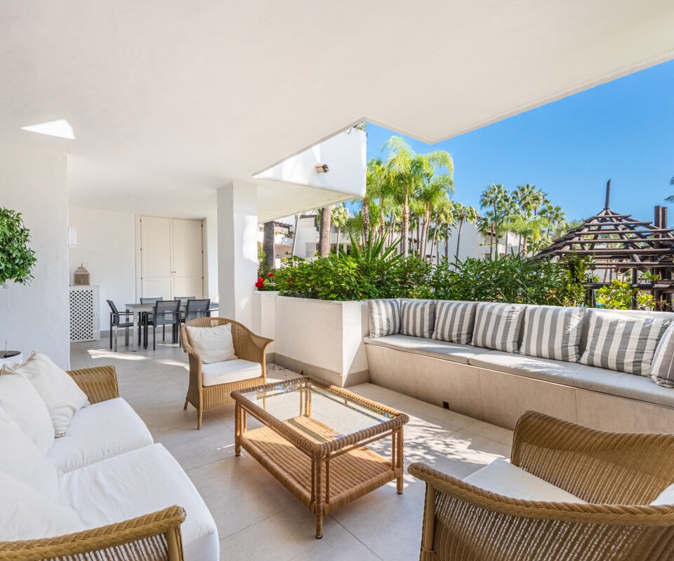 Luxury ground-floor apartment in most desired Golden Mile beachside location